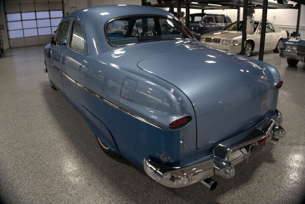 Ford-Club-Coupe-Coupe-1951-Blue-79510-3