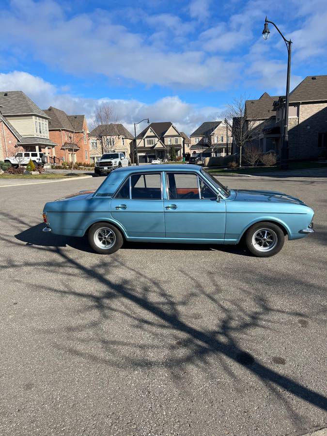 Ford-Cortina-1970-blue-120701