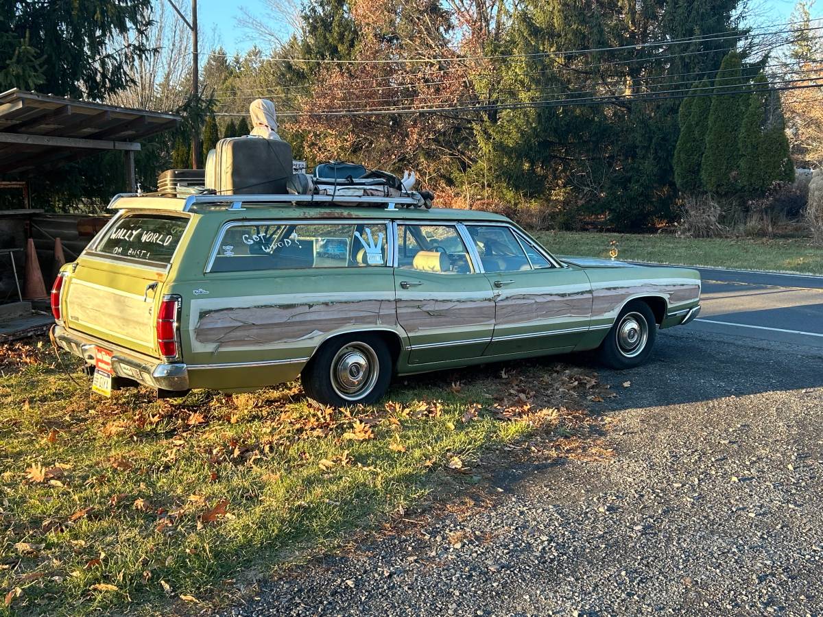 Ford-Country-sedan-1969-green-212433-1