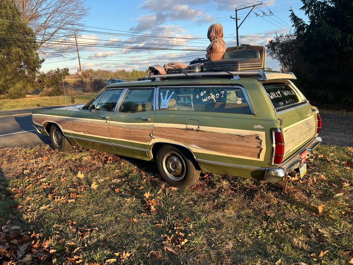 Ford-Country-sedan-1969-green-212433