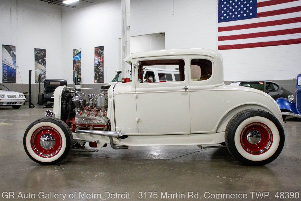 Ford-Coupe-1931-White-Red-2-2