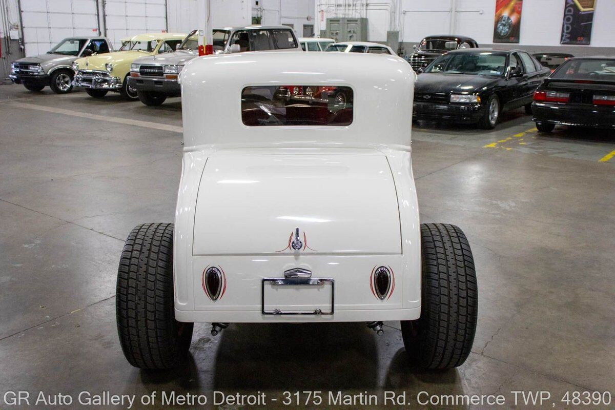 Ford-Coupe-1931-White-Red-2-4