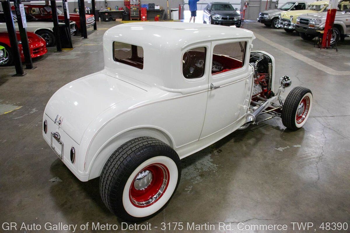 Ford-Coupe-1931-White-Red-2-6