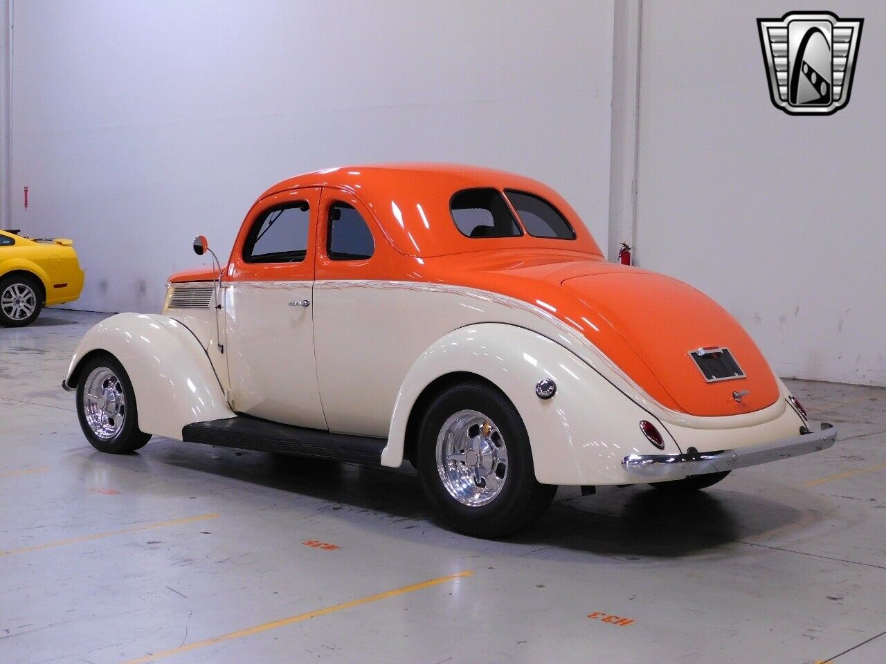 Ford-Coupe-1937-Orange-Gray-20112-3