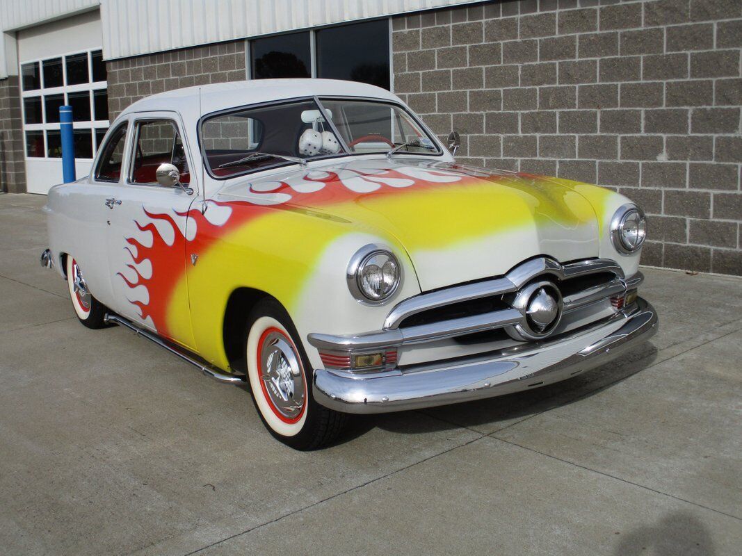 Ford-Coupe-1950-White-Red-0-2