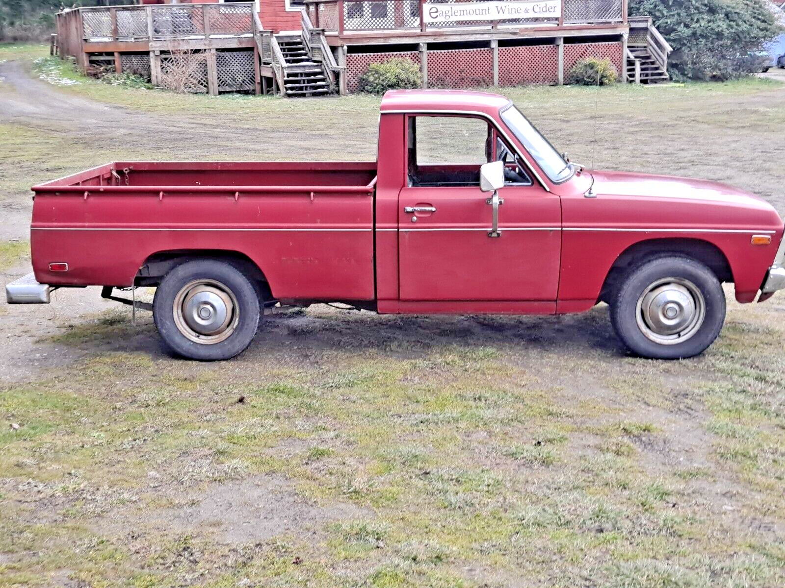 Ford-Courier-1974-Red-Black-261369-4