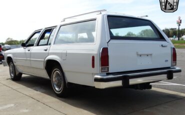 Ford-Crown-Victoria-1985-White-Blue-136424-5