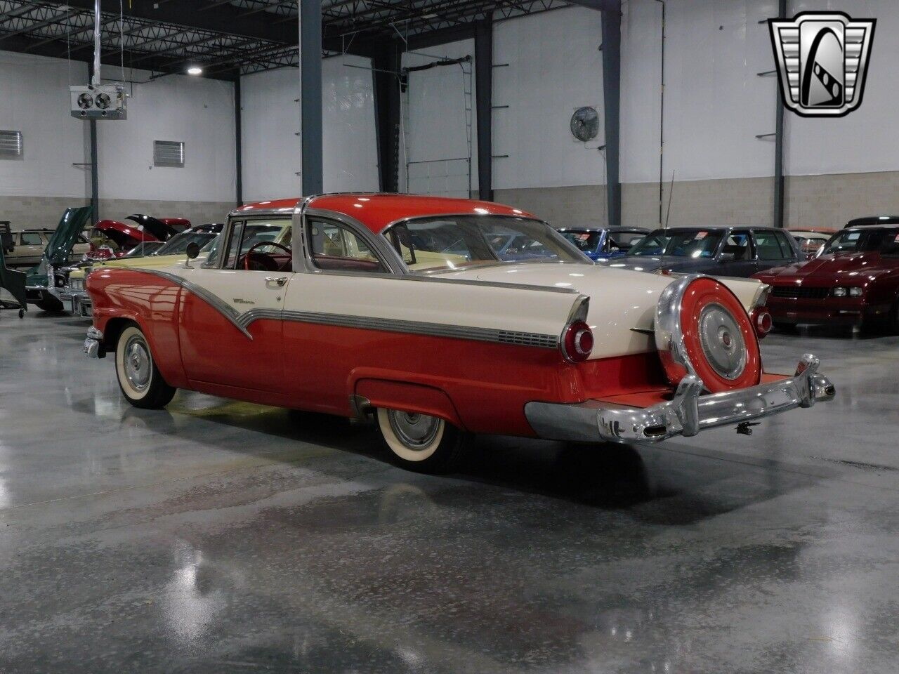 Ford-Crown-Victoria-Berline-1956-Red-Red-43647-3