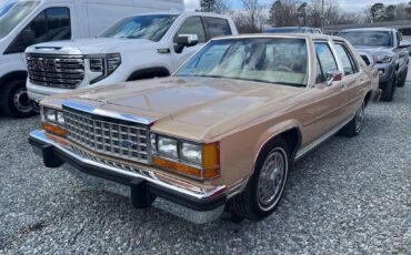 Ford Crown Victoria Berline 1985