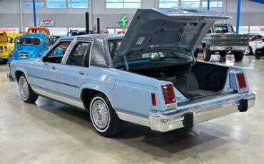 Ford-Crown-Victoria-Berline-1987-Blue-Blue-111212-12