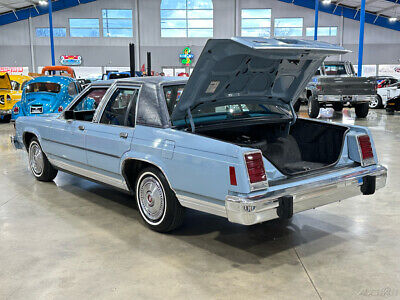 Ford-Crown-Victoria-Berline-1987-Blue-Blue-111212-12