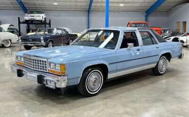 Ford-Crown-Victoria-Berline-1987-Blue-Blue-111212-2