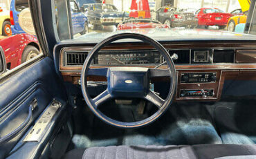 Ford-Crown-Victoria-Berline-1987-Blue-Blue-111212-22