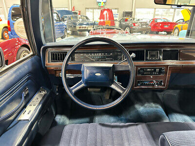 Ford-Crown-Victoria-Berline-1987-Blue-Blue-111212-22