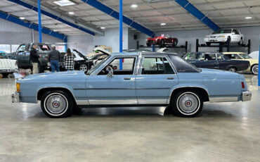 Ford-Crown-Victoria-Berline-1987-Blue-Blue-111212-3