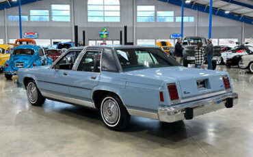 Ford-Crown-Victoria-Berline-1987-Blue-Blue-111212-4