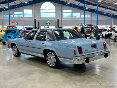 Ford-Crown-Victoria-Berline-1987-Blue-Blue-111212-4