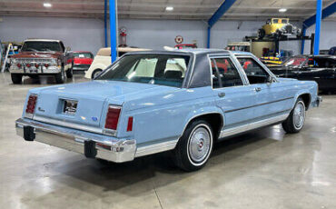 Ford-Crown-Victoria-Berline-1987-Blue-Blue-111212-6