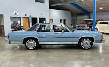 Ford-Crown-Victoria-Berline-1987-Blue-Blue-111212-7