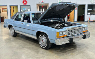 Ford-Crown-Victoria-Berline-1987-Blue-Blue-111212-8