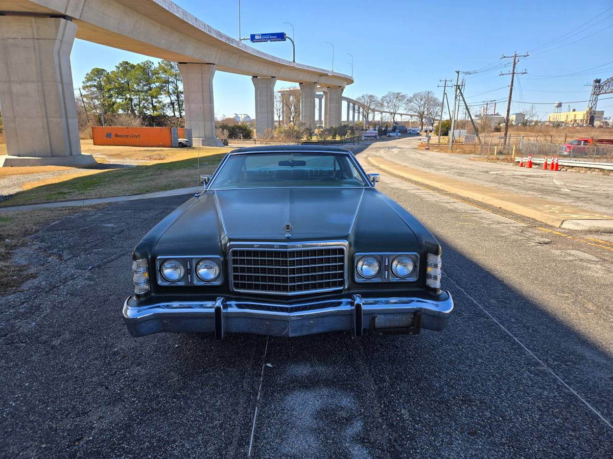 Ford-Crown-victoria-ltd-1975-green-35405-3