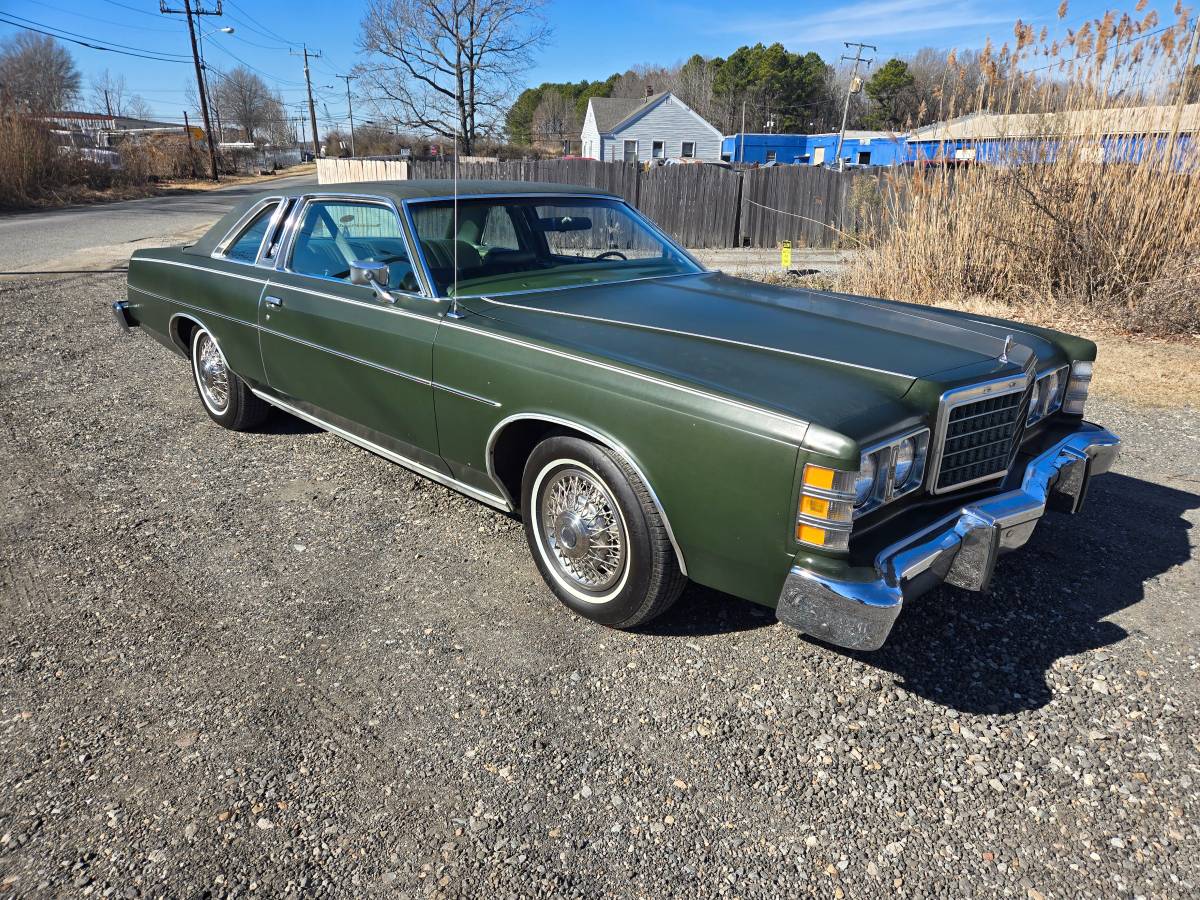 Ford-Crown-victoria-ltd-1975-green-35405