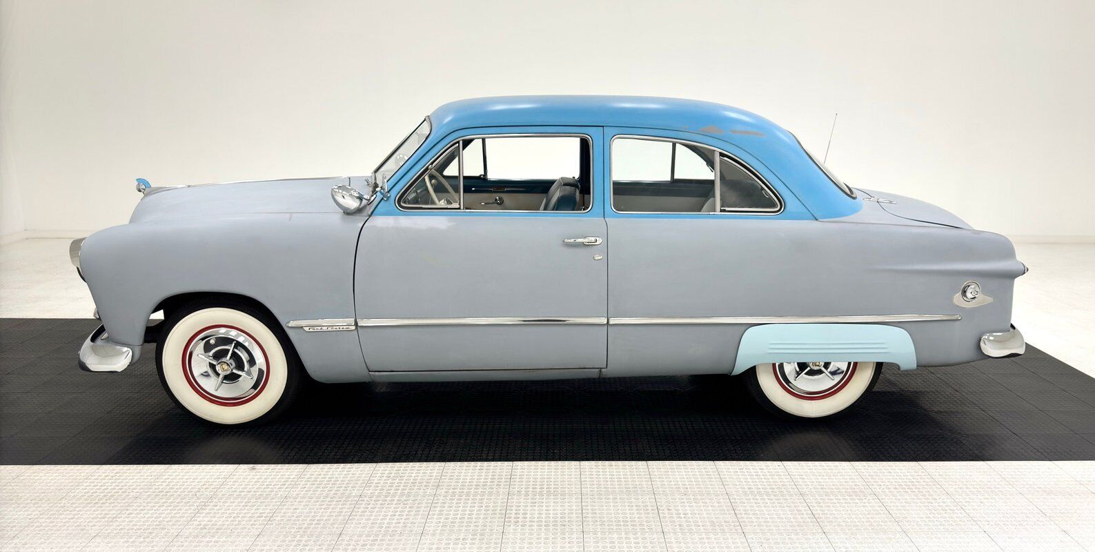 Ford-Custom-Berline-1949-Gray-Blue-20001-1