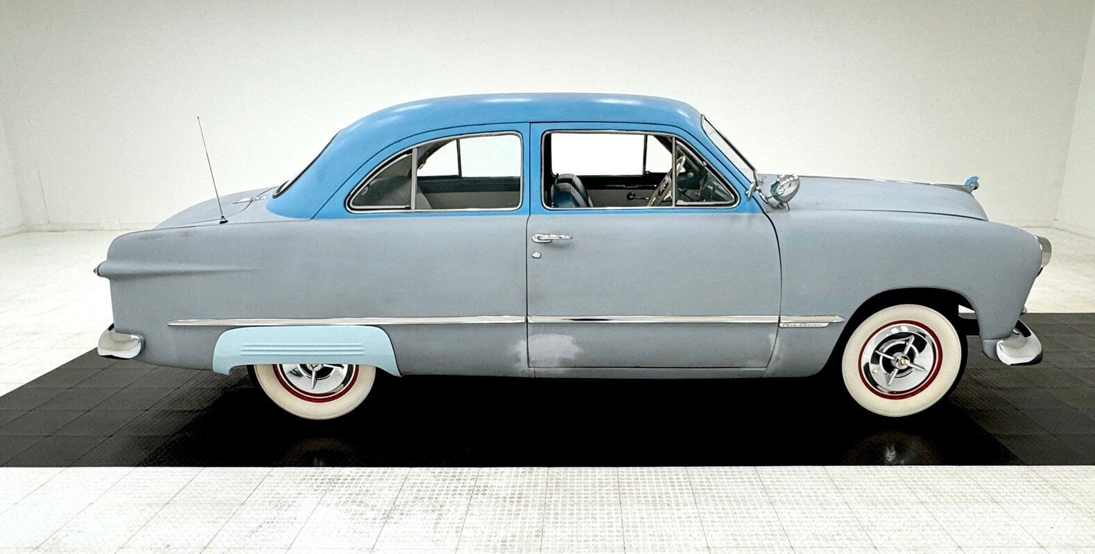 Ford-Custom-Berline-1949-Gray-Blue-20001-5