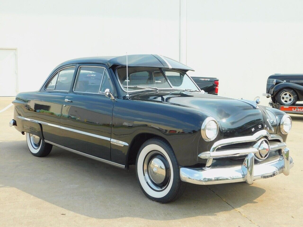 Ford-Custom-Coupe-1949-Black-Gray-86047-11