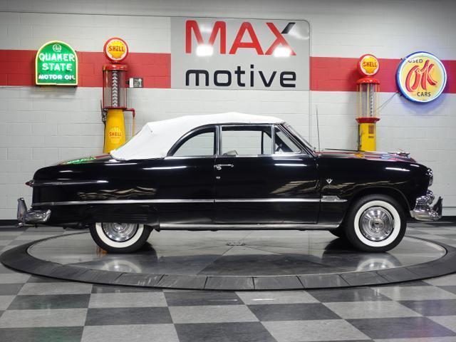 Ford-Custom-Deluxe-1951-Black-Black-6740-1