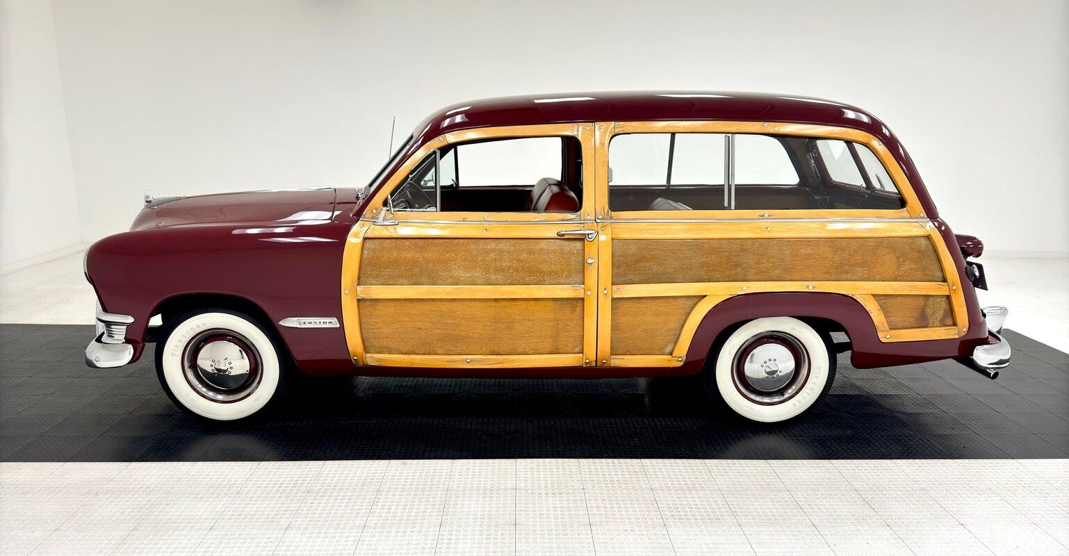 Ford-Custom-Deluxe-Break-1950-Cambridge-Maroon-Saddle-19298-1