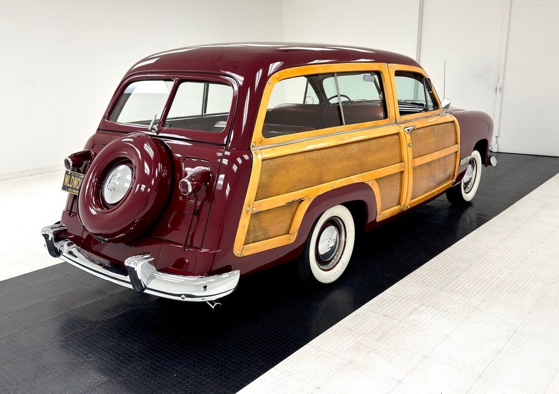 Ford-Custom-Deluxe-Break-1950-Cambridge-Maroon-Saddle-19298-4