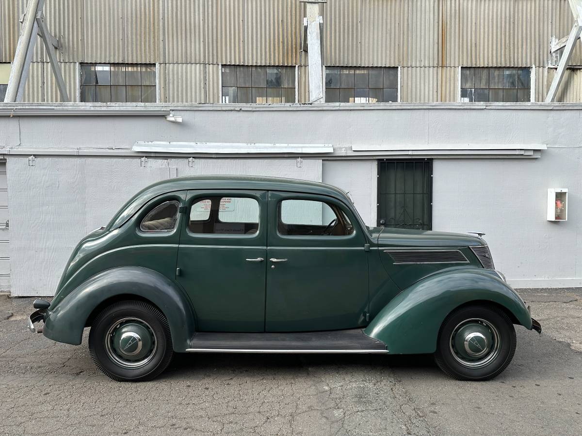 Ford-Deluxe-1937-64734-8