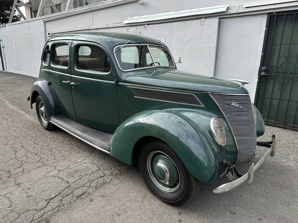 Ford-Deluxe-1937-64734-9