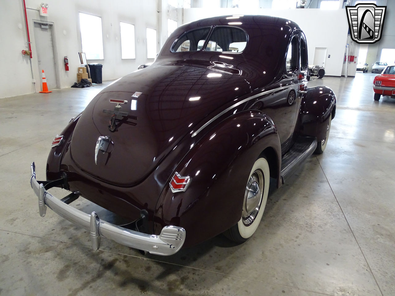 Ford-Deluxe-1940-Burgundy-Beige-26821-4