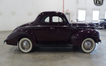 Ford-Deluxe-1940-Burgundy-Beige-26821-5