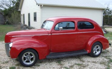 Ford-Deluxe-1940-red-56327-1