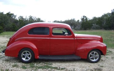 Ford-Deluxe-1940-red-56327-3