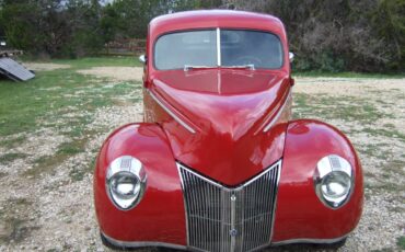 Ford-Deluxe-1940-red-56327