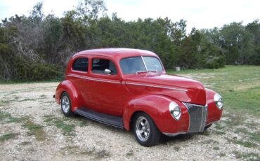 Ford-Deluxe-1940-red-56327-4