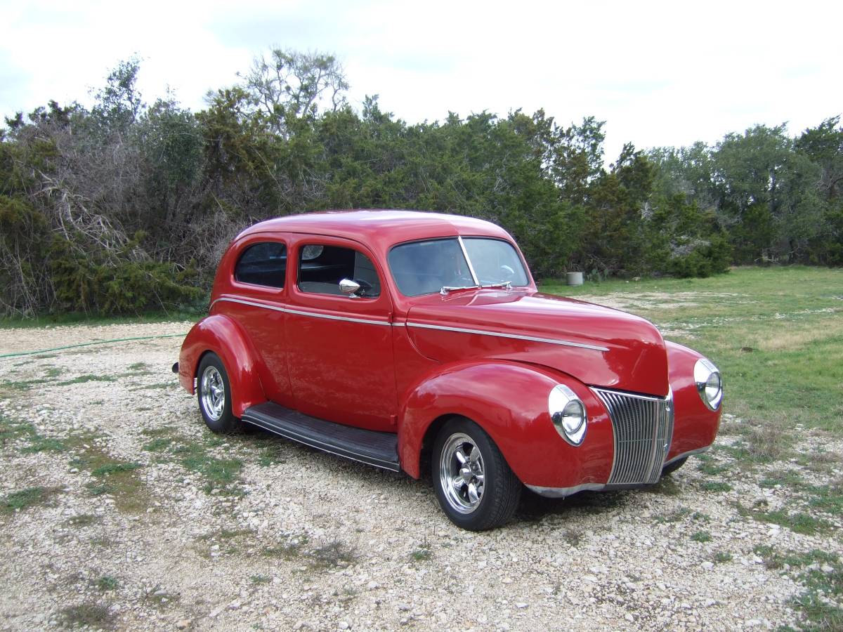 Ford-Deluxe-1940-red-56327-4