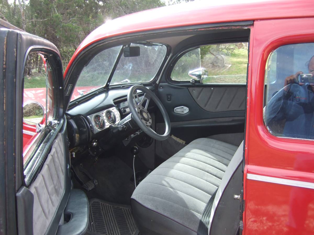 Ford-Deluxe-1940-red-56327-7