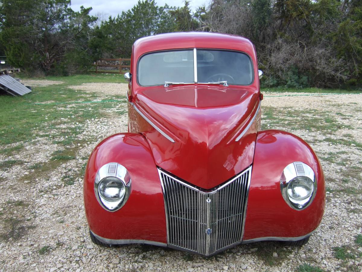 Ford-Deluxe-1940-red-56327