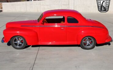 Ford-Deluxe-1948-Red-Gold-1503-10