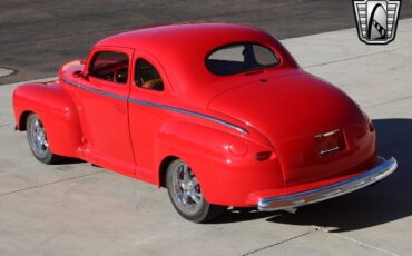 Ford-Deluxe-1948-Red-Gold-1503-11