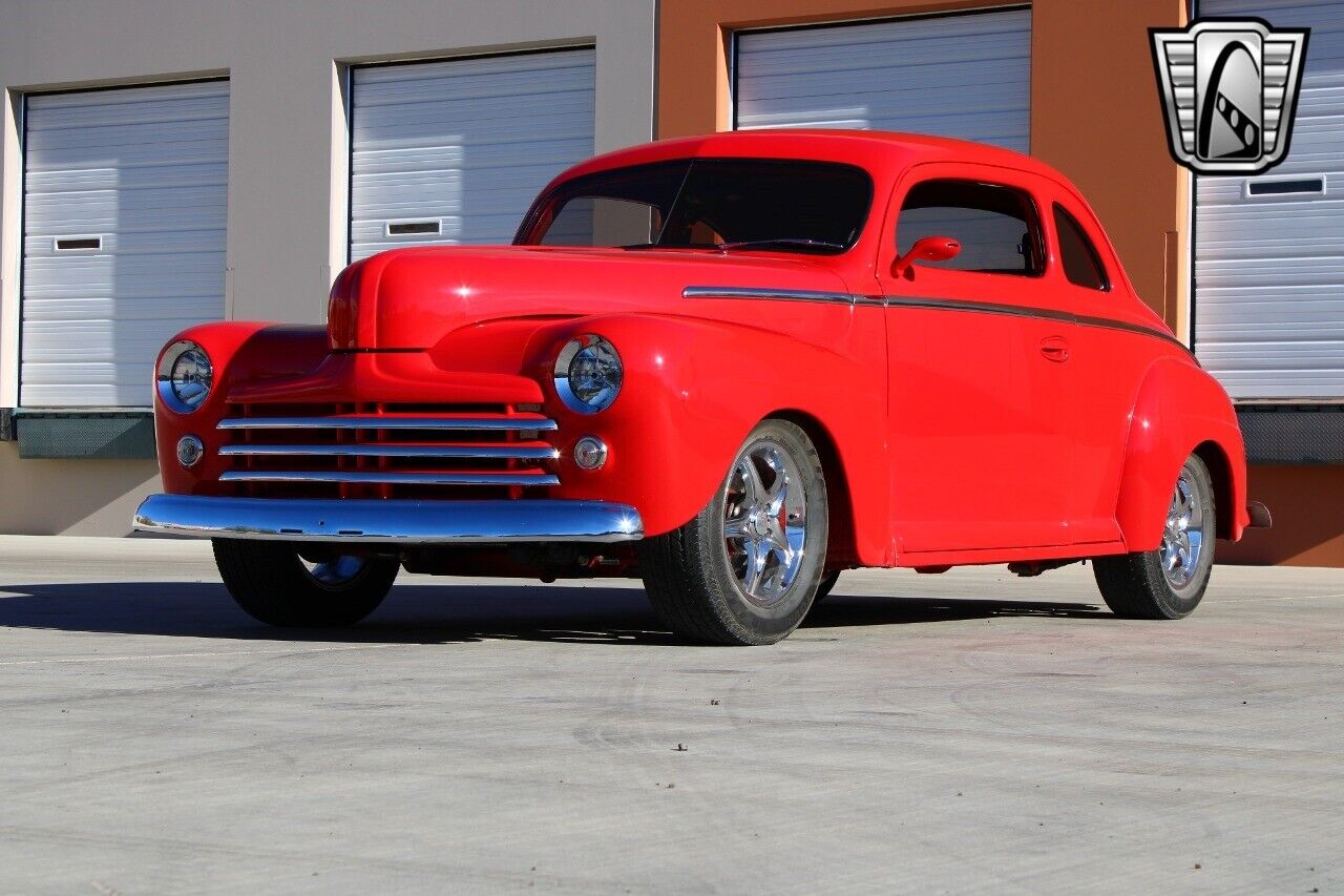 Ford-Deluxe-1948-Red-Gold-1503-4