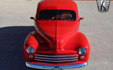 Ford-Deluxe-1948-Red-Gold-1503-8