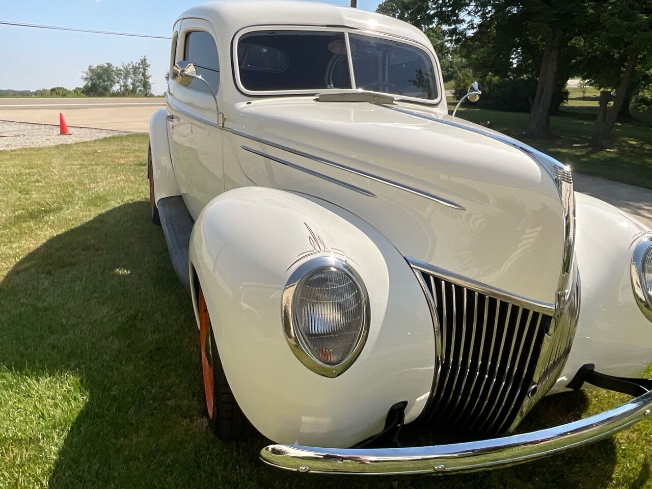 Ford-Deluxe-Berline-1939-White-Tan-142232-12