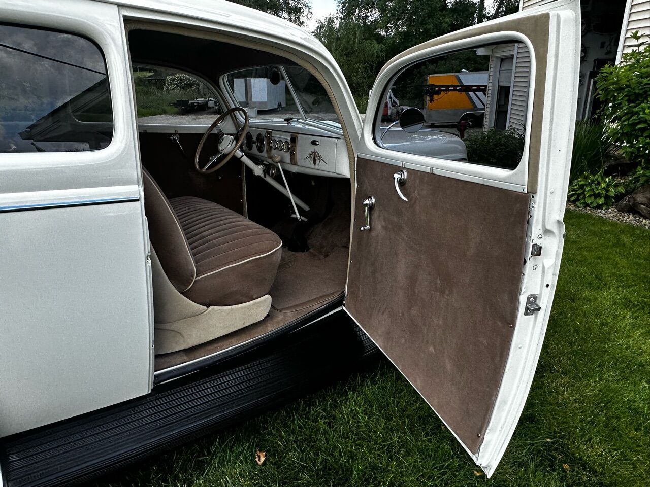 Ford-Deluxe-Berline-1939-White-Tan-142232-31