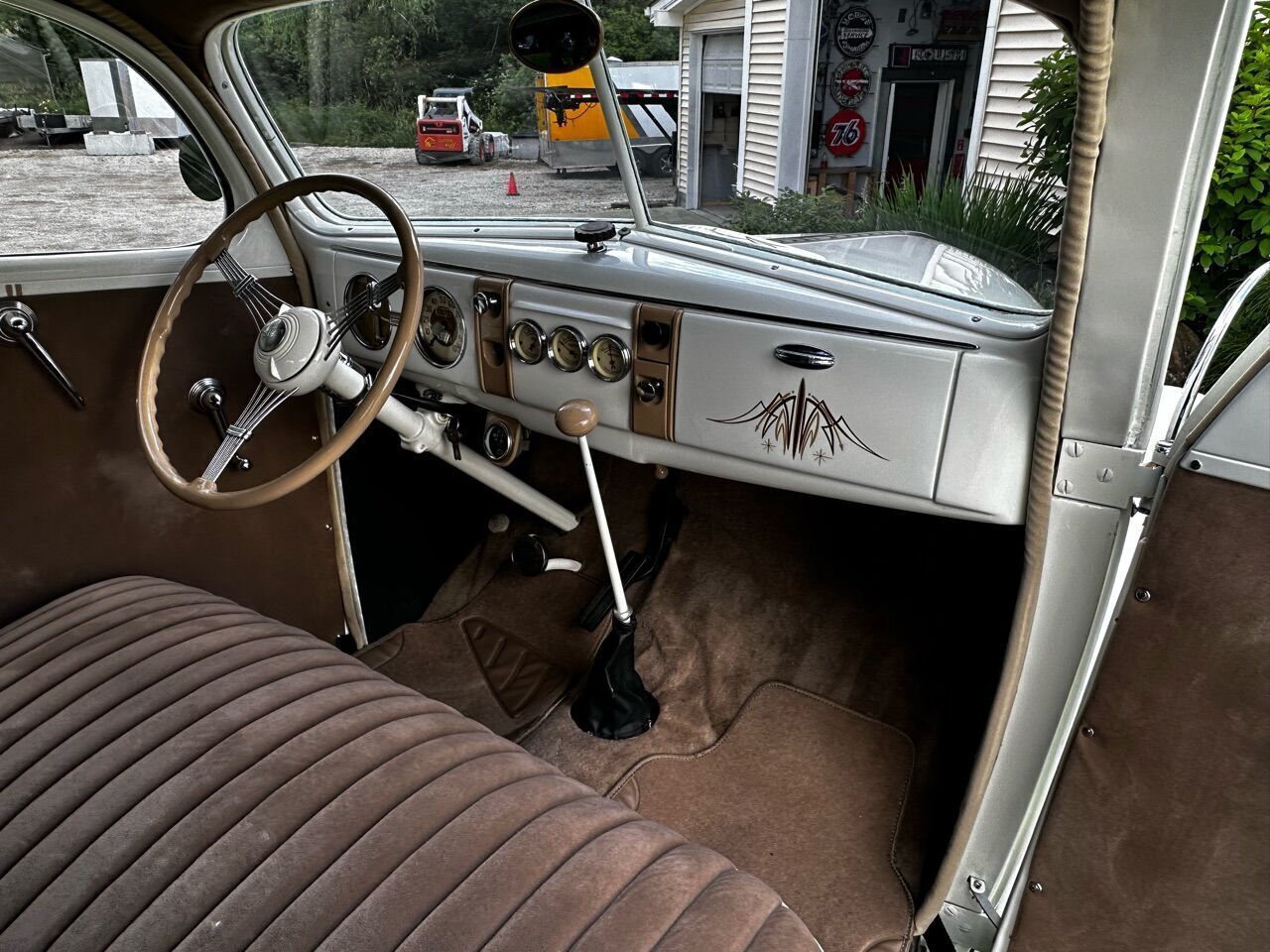 Ford-Deluxe-Berline-1939-White-Tan-142232-34